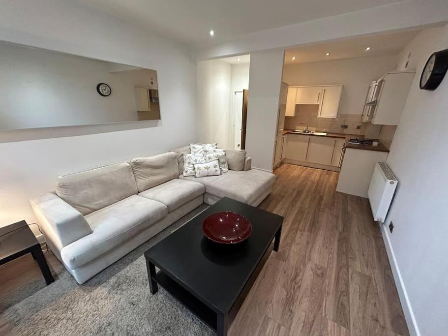 Spacious Central 2Bed Apartment Уилмслоу Экстерьер фото